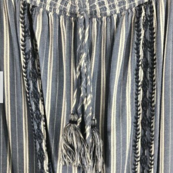 NWOT Off the shoulder embroidered peasant top M - Picture 3 of 6